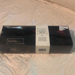 NEW.   NEVER USED BELLA PRO STRAIGHT & SMOOTH THERMAL BRUSH
